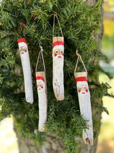 Okra Crafts, Christmas Tree Ladder, Driftwood Santa, Driftwood Christmas, Driftwood Christmas Tree, Painted Driftwood, Driftwood Crafts, White Beard, Painted Sticks