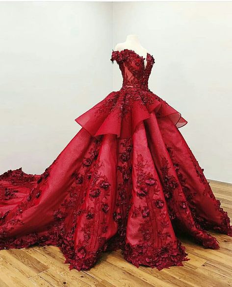 #Cinderalla Gowns!😍😍 .Which One is your Favorite? .1-10 ?? . 👉Follow @HAREMsCOUTURE 👉Follow @HAREMsCOUTURE . . .👗Mak Tumang . .… Ball Gown Prom Dress, Prom Dress With Train, Red Wedding Dress, Floral Prom Dresses, Lace Ball Gowns, Quinceanera Dress, Gown Prom, Sweet 16 Dresses, Beauty Dress