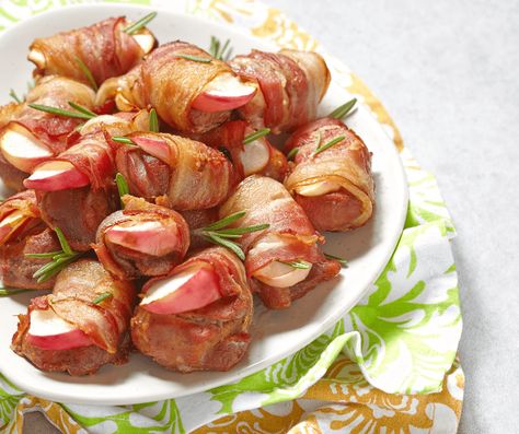 Air Fryer Apple Cinnamon Bacon Bites Air Fryer Apple Cinnamon, Sweet Potato Bacon, Bacon Bites, Apple Bite, Festive Appetizers, Best Bacon, Quick And Easy Appetizers, Snacks To Make, Cinnamon Apple