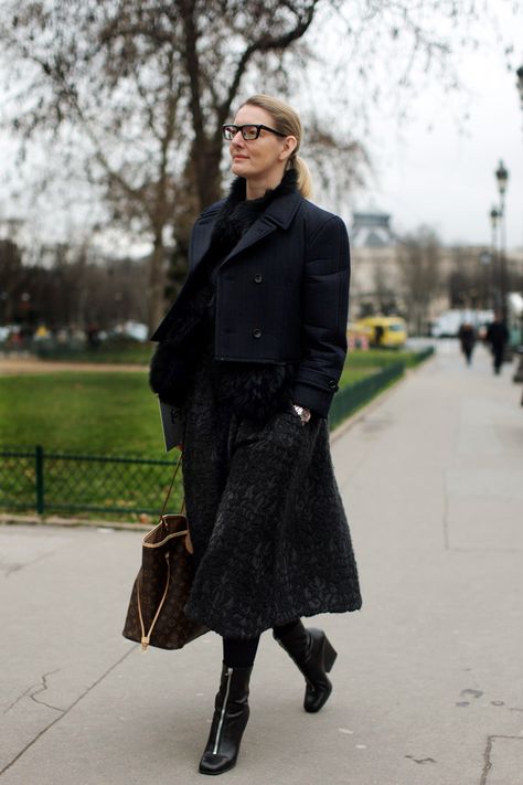 On the Street…..Grand Palais, Paris - The Sartorialist  #modestfashion #classicfashion #tzniutfashion #longsleeves #midiskirt #mididress #maxiskirt #maxidress Tzniut Fashion, Grand Palais Paris, The Sartorialist, French Girl Chic, Parisienne Chic, Career Fashion, Street Fashion Photography, Style Inspiration Summer, Grand Palais