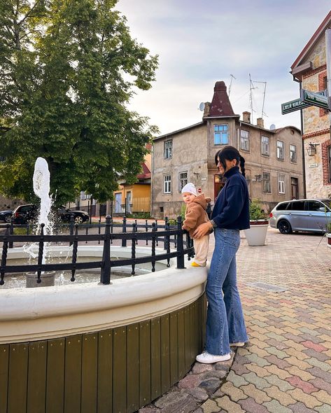 ⛲️🐣 Cēsis, Latvia #fountain #familytime #cesis #latviatravel Flared jeans outfit. Mother daughter photography Outfit Flare Jeans, Outfit With Flare Jeans, Flared Jeans Outfit, Outfits With Flares, Flare Jean Outfit, Daughter Photography, Flare Jeans Outfit, Mother Daughter Photography, Jeans Outfit