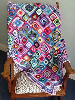 I based this on the Summer Garden Granny Square pattern, but added some larger squares and an edging of shells. It took over a year to complete! I was very excited when my blanket appeared in issu... Knitted Blanket Squares, Granny Blanket, Crocheted Blanket, Crochet Afgans, Patchwork Blanket, Bantal Sofa, Crochet Granny Square Blanket, Crochet Quilt, Crochet Goodies