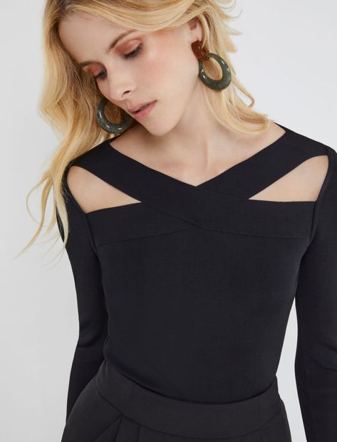 Crisscross Top, Chic Cutout Tops In Elastane, Elegant Stretch Low-cut Tops, Luxury Fitted Tops With Cutout, Elegant Black Cutout Top, Fitted Black Top With Hollow Out Detail, Contemporary Wedding Dress, Criss Cross Top, Mode Crochet