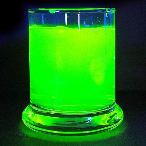 Mad Scientist Halloween, Mad Scientist Party, Alien Halloween, Steampunk Gadgets, Science Party, Uv Reactive, Trunk Or Treat, Mad Scientist, Water Lighting