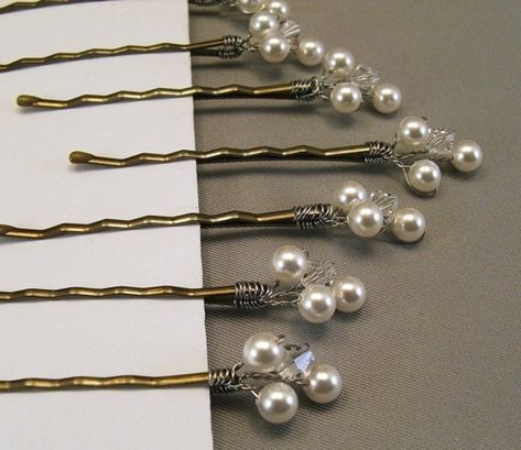 DIY hair pins.... beautiful! Gonna try it... somehow... they would also make a really cute brides made gift that each of them wear to the wedding Diy Outfits, Beaded Hair Clips, Simple Hair, Pearls Diy, Bracelets Diy, Hair Beads, Diy Hair Accessories, Diy Hair, Hair Ornaments