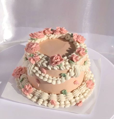 Vintage Cake Decorator on Instagram: “Vintage romance 🤍 I had some extra cake batter and decided to make a 4 inch cake to have some fun! Also this is my first time posting…” Frilly Cake, 4 Inch Cake, Heart Cake Designs, Vintage Cake Decorating, Heart Cake Design, Cake Pic, Victorian Cakes, Vintage Heart Cake, Bolo Vintage