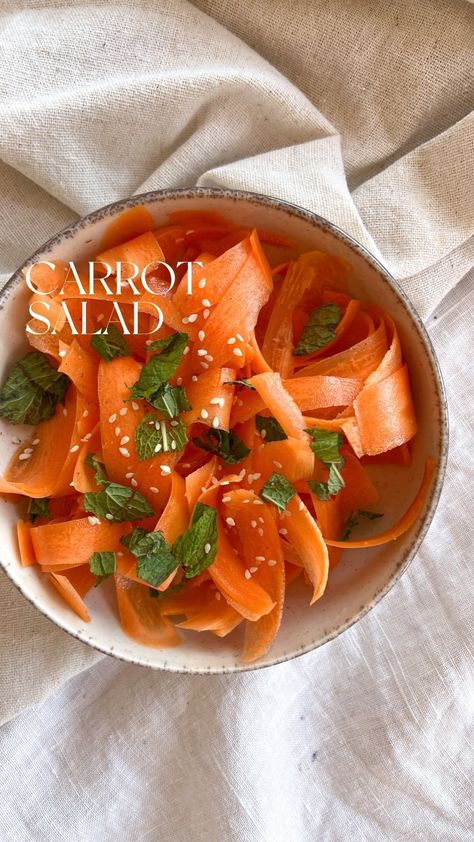 veg.corner on Instagram: CARROT SALAD I know I’m late for this trend but carrot salad sound so refreshing I had to try it. And of course, i loved it. I love simple… Carrot Noodle Salad, Carrot Aesthetic, Carrot Noodles, Pepper Mint, Raw Carrots, Rainbow Carrots, Love Simple, Carrot Salad, Carb Free