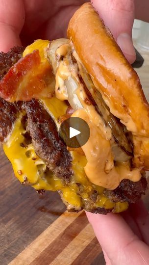 1.2M views · 54K reactions | Smash Burgers on the Griddle🔥 | Smash Burgers on the Griddle🔥#recipe #smashburgers #griddle | By CookinginthemidwestFacebook Bacon Buns, Burger Sliders Recipes, Lunch Sandwich Recipes, Sliders Recipes, Luke Brown, Smash Burger Recipe, Hamburger Recipe, Smash Burgers, Pizza Burger