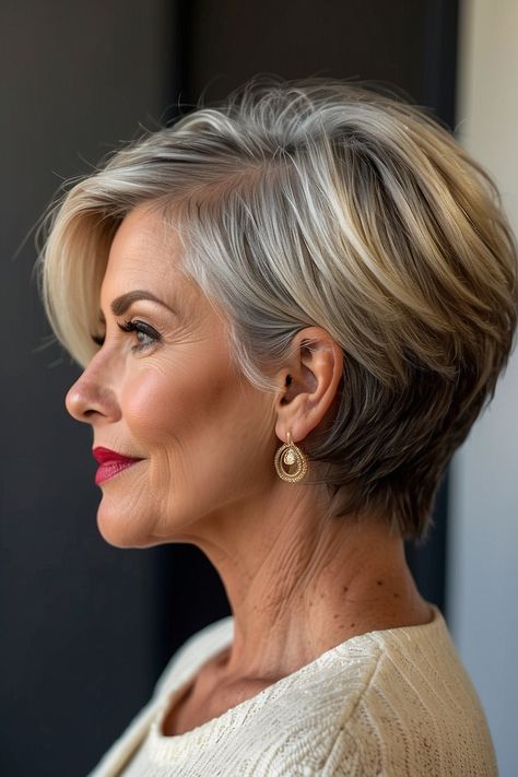 60 Year Old Hairstyles, Kort Bob, Short Silver Hair, Old Hairstyles, Short Hair Trends, Short Hairstyles For Thick Hair, Edgy Short Hair, Mom Hairstyles, Short Straight Hair