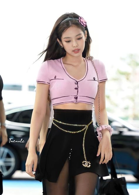 Pink Chanel Outfit, Jennie Kim Pink Outfit, Gf Material, Chanel Outfit, Jennie Kim Blackpink, Kpop Fashion Outfits, Kim Jisoo, Pink Outfits, Blackpink Fashion