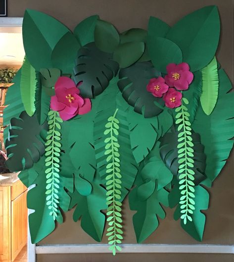 Jungle Party Decorations Ideas, Jungle Theme Classroom, Rainforest Theme, Jungle Decorations, Jungle Flowers, Hawaiian Party Decorations, Luau Theme Party, Fiesta Tropical, Luau Theme