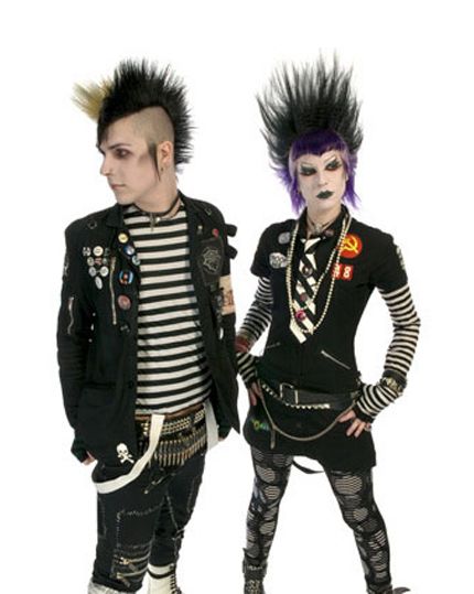 Todos los accesorios para tu disfraz de punky / rockero / heavy en www.mercerialacostura.com Punk Fashion Aesthetic, Deathrock Fashion, Grunge Accessories, Goth Look, Dyed Hair Inspiration, Riot Grrrl, New Romantics, Psychobilly