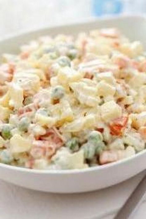 RUSSIAN SALAD (SALAD OLIVIER) Russian Salad Recipe, Russian Potato Salad, Olivier Salad, Russian Salad, Pasta Al Pesto, Delish Recipes, Potatoe Salad Recipe, Healthy Vegetables, Russian Recipes