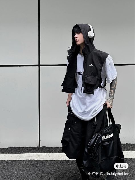 Korean Street Fashion Mens Ulzzang Boy, Techwear Men Outfit, Korean Street Fashion Mens, Chinese Street Fashion, Chinese Streetwear, Instagram Posting, Asian Streetwear, Industrial Inspiration, Chinese Fashion Street