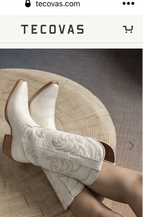 Snip Toe Cowgirl Boots, Tall Cowgirl Boots, Western Boots Outfit, White Cowgirl Boots, Winter Boots Outfits, White Cowboy Boots, Bota Country, Womens Cowgirl Boots, Glamour Vintage