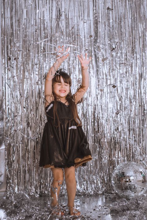 New Years Kid Photoshoot, Toddler New Years Photoshoot, Nye Family Photoshoot, New Years Photoshoot Family, New Years Photoshoot Kids, New Year Photoshoot Ideas Kids, New Years Mini Session, New Year’s Eve Pictures, New Years Baby Photoshoot