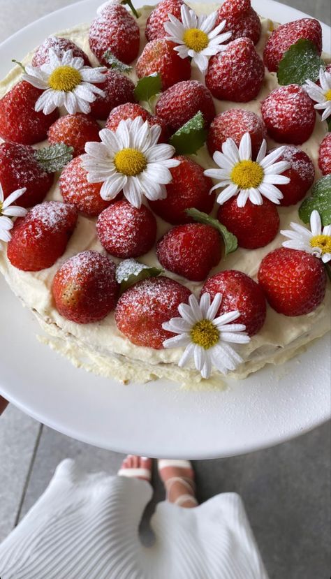 #cake #strawberry #aesthetic Strawberry Party Aesthetic, Strawberry Themed Wedding, Cake Strawberry Aesthetic, Strawberry Cake Aesthetic, Countryside Garden, Sweet One Birthday, Strawberry Aesthetic, Cake Strawberry, Strawberry Party