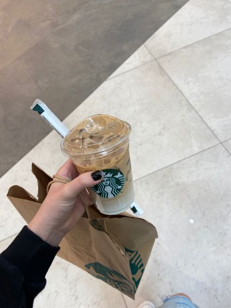 Summer Aesthetic Fashion, Los Angeles Summer, Ice Latte, Secret Menu Items, Food Hunter, Coffee Starbucks, Starbucks Secret Menu, Starbucks Drinks Recipes, Coffee Obsession