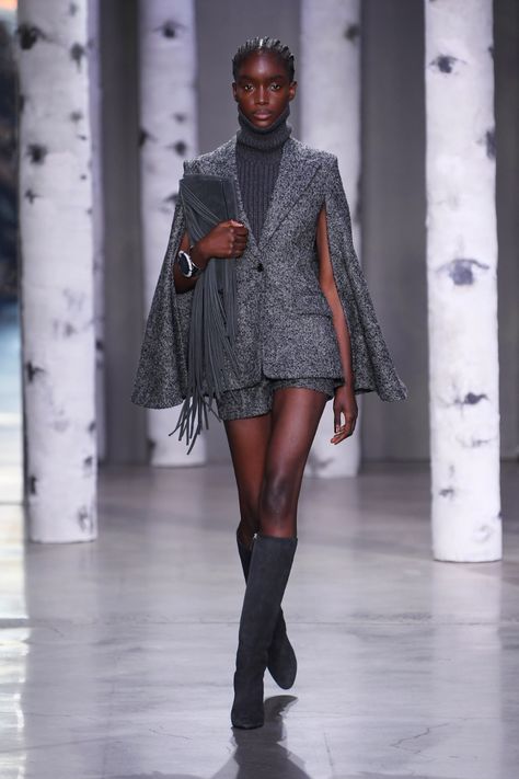 Michael Kors Clothes, Michael Kors Runway, Michael Kors Fall, French Women Style, Michael Kors Fashion, Velvet Clothes, 2023 Collection, Fashion Weeks, Fall 2023