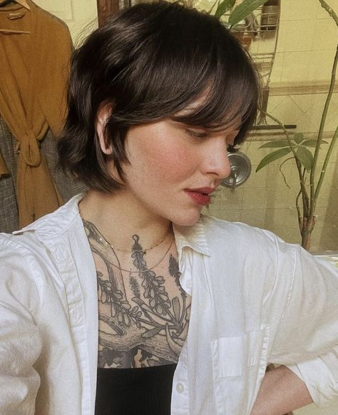 @damperdaisy.beauty on instagram Messy Bob Curtain Bangs, Layered Bob With Micro Bangs, Bob Fine Hair Bangs, French Bob Shag, French Bob With Side Bangs, Bob Mullet Hair, Short Non Binary Hair, Bixie 90s Haircut With Bangs, French Short Hair