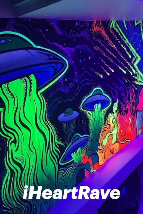 Rave Party Decorations Diy, Black Light Room Ideas, Rave Party Decorations, Dark Trippy, Trippy Wall Mural, Trippy Ceiling Painting, Glow In The Dark Graffiti Wall, Black Light Tapestry, Glow In The Dark Tapestry