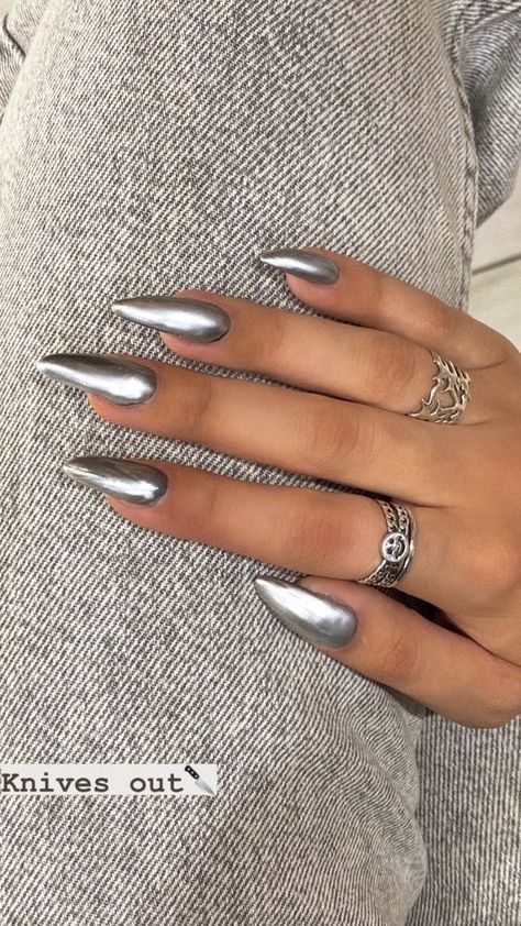 Grey Nails Y2k, Gray Metallic Nails, Metallic Grey Nails, Chrome Nails Gray, Y2k Nails Silver, Silver Chrome Acrylic Nails, Gray Chrome Nails, Metallic Acrylic Nails, Grey Chrome Nails