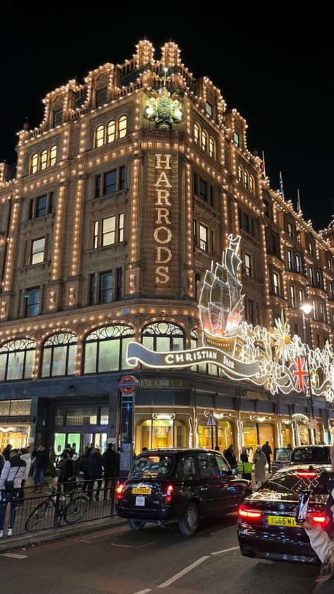 London Xmas Aesthetic, London Business Aesthetic, London Aesthetic Winter, Travel Aesthetic Winter, London In January, Harrods Christmas, London In December, Study In London, December Winter