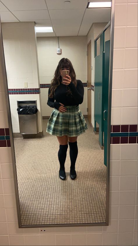 Plaid Skirt Outfit Aesthetic, Preppy Girl Aesthetic, Skirt Outfits Aesthetic, Skirt School, Plaid Skirt Outfit, Preppy Girl, Skirt Outfit, Plaid Skirt, Plaid Skirts