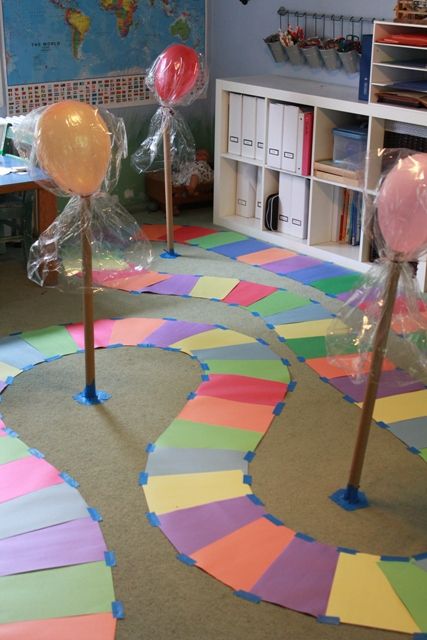 Life size Candy Land? AWESOME! (and a super fun cake idea in the post, too) Life Size Candy Land, Life Size Games, Candy Land Birthday Party, Candyland Birthday, Candy Land Christmas Decorations Diy, Candy Land Christmas Decorations Outdoor, Candyland Party, Christmas Float Ideas, Candy Land Theme