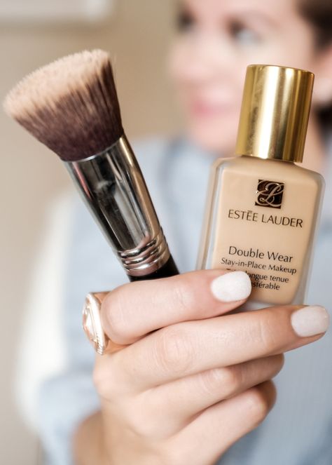 Double Wear Estee Lauder, Concealer Tips, Estee Lauder Double Wear Foundation, Oily Skin Makeup, Beautiful Wedding Makeup, Foundation For Oily Skin, Waterproof Foundation, Alat Makeup, Double Wear Foundation