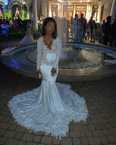 Feather Prom Dresses, Feather Prom Dress, Prom Dress With Train, 2021 Prom Dresses, Prom Girl Dresses, White Prom Dress, Dresses Tight, Prom Girl, Prom Outfits