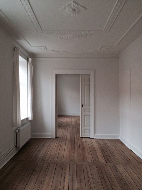 No useless clutter. LOVE it empty. Empty House Aesthetic, Empty Apartment Aesthetic, Empty Room Aesthetic, Apartment Empty, Living Room Empty, Empty Bedroom, Empty Apartment, Empty Rooms Interior, Scandinavian Room