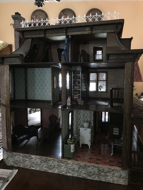 Inside Gothic Dollhouse Interior, Goth Doll House, Halloween Dolls House, Haunted Dollhouse Diy Ideas, Goth Dollhouse, Dollhouse Shelves, Lily Dollhouse, Spooky Dollhouse, Victorian Doll House