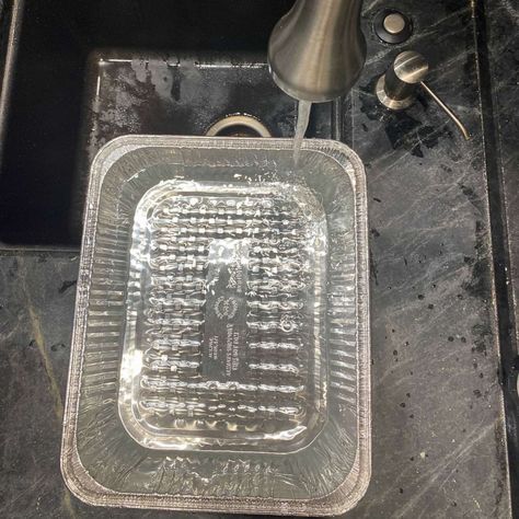 Create a giant ice tray with this foil pan hack to keep food cold this summer - Good Morning America Summer Party Hacks, Freezer Hacks, Deli Tray, Ocean Theme Party, Stanley Tucci, Pasta Fagioli, Kitchen Help, Water Tray, Aluminum Pans