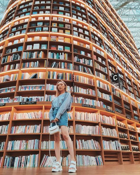 Starfield Library Seoul, Starfield Library, Korea Travel, Asia Travel, Leaning Tower Of Pisa, The Cutest, Seoul, South Korea, Photography Poses