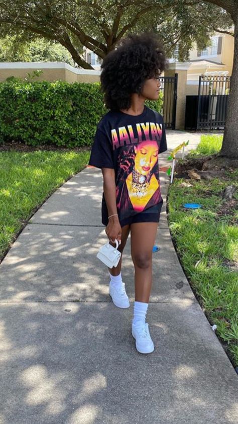 Graphic Tee Outfit Baddie, Fdos Outfits, Graphic Tee Outfit, Fit Board, Holiday Outfits Summer, Outfit Baddie, Summer Board, Teen Clothes, Outfit Styles