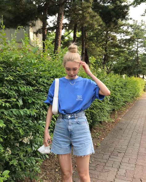 Shorts Outfit Female, Jean Shorts Outfit, Korean Ootd, Blue Cargo Shorts, Shorts Korean, Outfit Female, Jean Short Outfits, Style Korea, Everyday Fashion Outfits