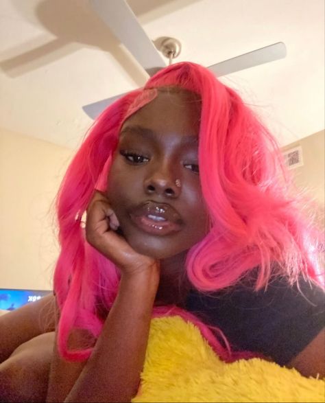 Pink Wigs For Black Women Dark Skin, Pink Wig Dark Skin, Pink Wig Ideas, Pink Wig On Dark Skin, Wig Black Women Hairstyles, Pink Wig Black Women, Piercings Baddie, Pink Hair Dark Skin, Wig Hairstyles Bangs