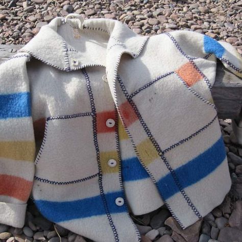 Wool Blanket Upcycle, Quilted Jacket Pattern, Capote Coat, Wool Blanket Coat, Blanket Jacket, Chenille Blanket, Quilted Clothes, Textile Projects, Diy Jacket