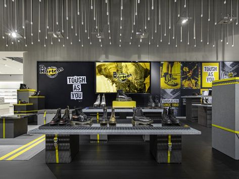 » Dr. Martens Tough As You Pop-Up by DFROST Retail Identity Dr Lemon, Dr Martens Store, Dm Ideas, Merchandising Retail, Elegant Draperies, Interior Design Career, Display Counter, Marble Bar, Visual Merchandising Displays