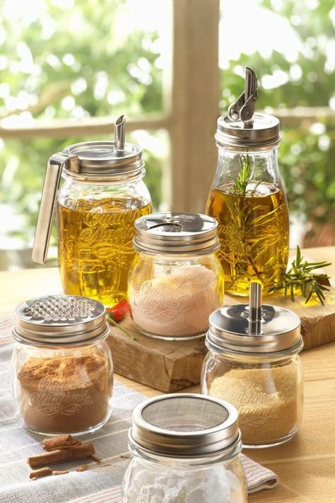 Made of stainless steel, the new lids allow for a variety of uses of the jars, from cheese grater to cocktail lid. Give room to your ideas in the kitchen! Genietti Lids are compatible with Quattro Stagioni Jars 250 and 500 ml, for Amphora Jars 300 ml and Jar with Handle 415 ml. They are not suitable for pasteurisation. Microwave safe. Not Oven Safe. Not suitable for preserving. Lid not microwave safe. Dishwasher-safe product. Floral Paper Plates, Mason Jar Design, Spice Shaker, Olive Oil Dispenser, Bormioli Rocco, Container Shop, Oil Dispenser, Homemade Jam, Thermos Bottle