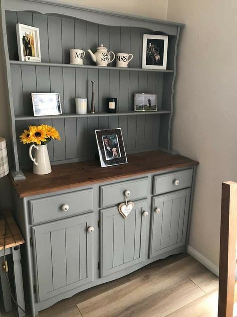 Kitchen Dresser Upcycle, Living Room Cabinet Decor, Refurbed Furniture, Armoire Repurpose, Vintage Hutch, Red Cabinets, Room Organisation, Buffet Hutch, Kitchen Dresser