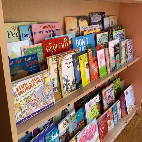 Book Fair Display, Bookstore Ideas, Retail Fixtures, Fair Display, Book Cases, Book Fair, Book Things, Book Display, Retail Display