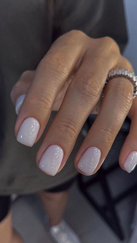 Summer Neutral Nails, Short Summer Nails, White Summer Nails, Bridesmaids Nails, Red Gel Nails, Summer Nails Beach, Manicure Colors, Squoval Nails, White Glitter Nails