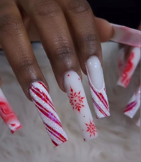 Christmas Nail Art Peppermint, Christmas Nails Polygel, Christmas Tree Nails Acrylic, Peppermint Nails Acrylic, Christmas Almond Nails Ideas, Red Snowflake Nails, Long Winter Nails, Peppermint Nails, Bday Nails