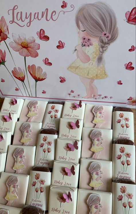 Baby Girl Chocolate Decoration, Chocolate Table, Baby Shower Gifts For Guests, Baby Shower Chocolate, Chocolate Labels, Wedding Card Frames, Chocolate Babies, Baby Boy Cards, Small Centerpieces