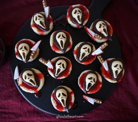 Scream Cupcakes Ideas, Ghost Face Cupcakes, Scream Food Ideas, Scream Movie Cupcakes, Ghostface Cookies, Scream Themed Cupcakes, Scream Inspired Cake, Ghostface Cupcakes, Ghostface Cake Ideas