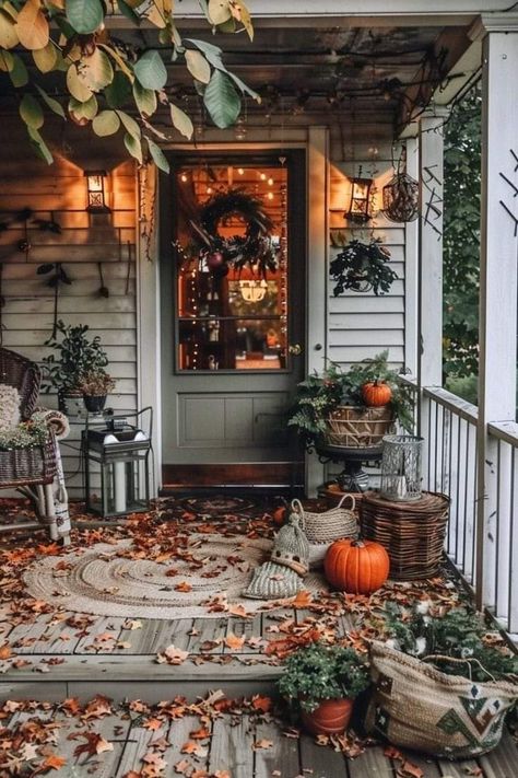 Cute Small Front Porch, Fall Decor Ideas For The Home, Autumn Porch Decor, Fall Porch Ideas, Autumn Porch, Fall Front Porch Decor Ideas, Front Porch Decor Ideas, Fall Porch Decor, Fall Mood