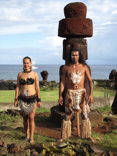 Rapa Nui - Isla de Pascua - Easter Island | Flickr: Intercambio de fotos Pascua Yaqui Tribe Arizona, Niue Island Culture, Pascua Yaqui Tribe, Motunui Island, Malapascua Island, Polynesian Dance, Polynesian Islands, South Pacific Islands, Polynesian Culture