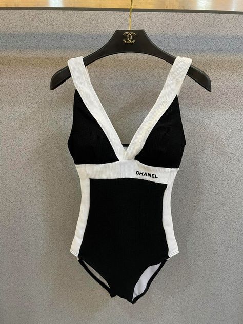 Coco Chanel Clothes, Chanel Bodysuit, Gucci Swimsuit, Vacations Outfits, Chanel Swimsuit, Prada Outfits, 2024 Beach, Moda Academia, Luxury Swimsuits